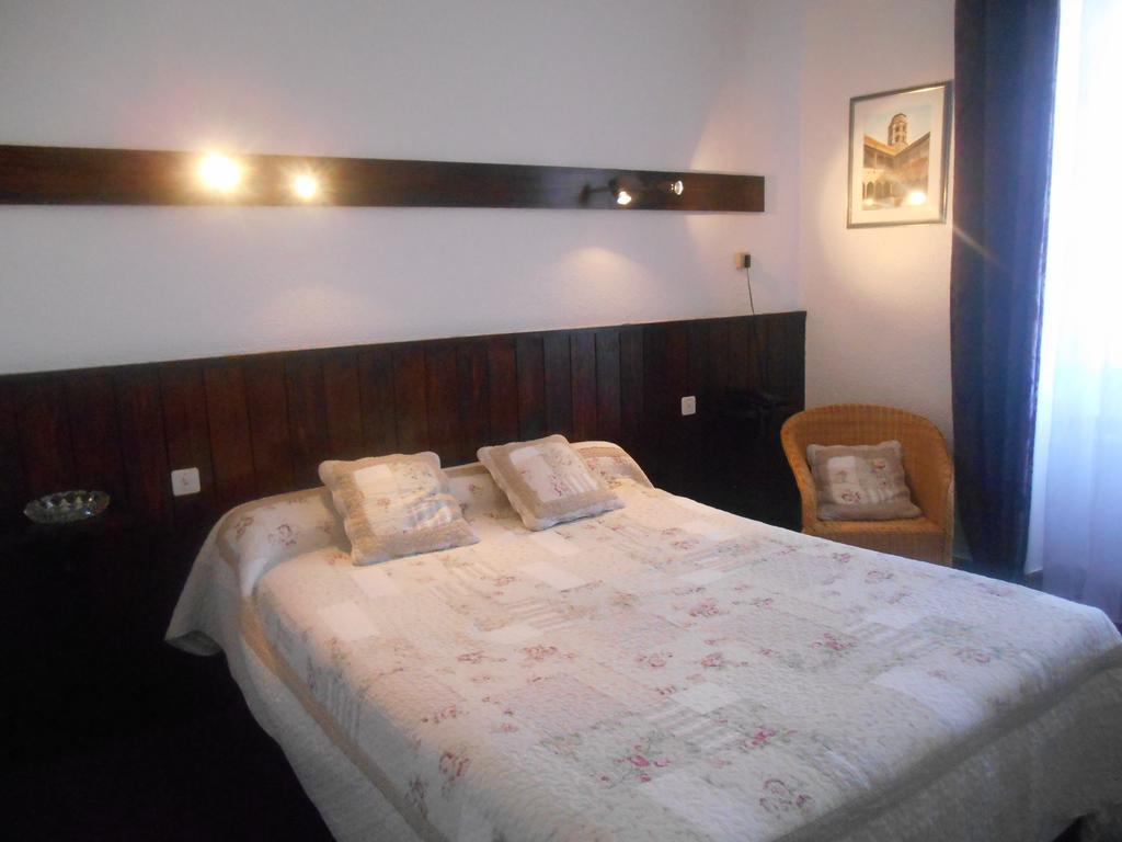 L'Echo Et L'Abbaye Bed & Breakfast ลาแชส-ดิเยอ ห้อง รูปภาพ
