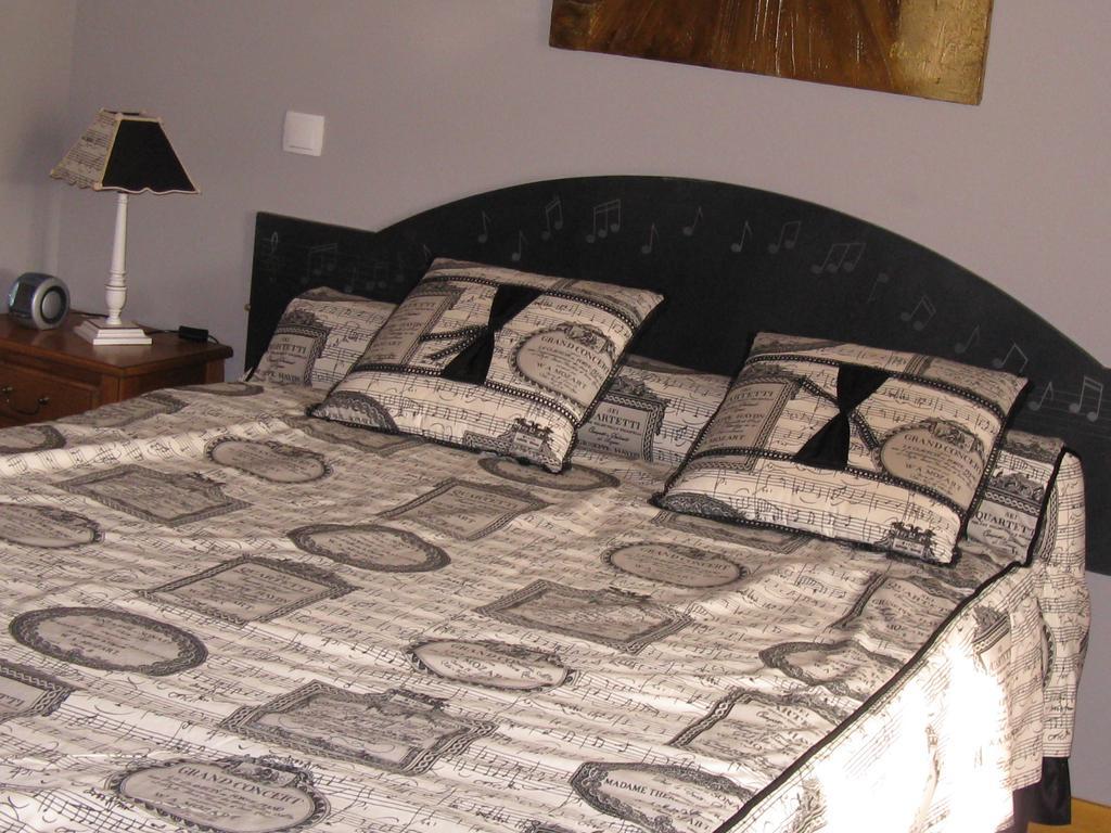 L'Echo Et L'Abbaye Bed & Breakfast ลาแชส-ดิเยอ ห้อง รูปภาพ